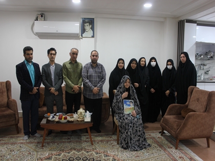 مدیر ستاد و شاهد دانشگاه از دیدار با مادر شهید والامقام محمد حسین معینی زاده خبرداد  